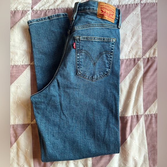 Levi’s high waisted mom jeans - Picture 2 of 4